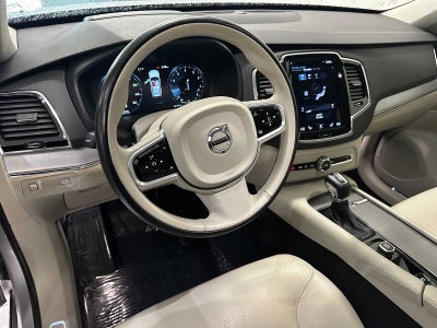 2022 Volvo XC90 Momentum