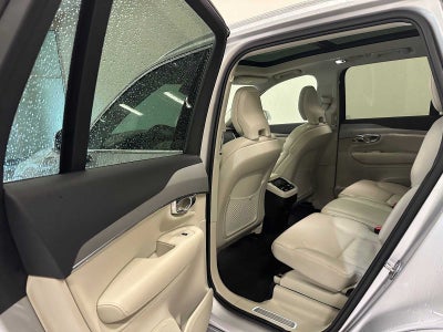 2022 Volvo XC90 Momentum