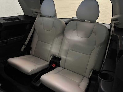2022 Volvo XC90 Momentum