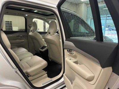 2022 Volvo XC90 Momentum