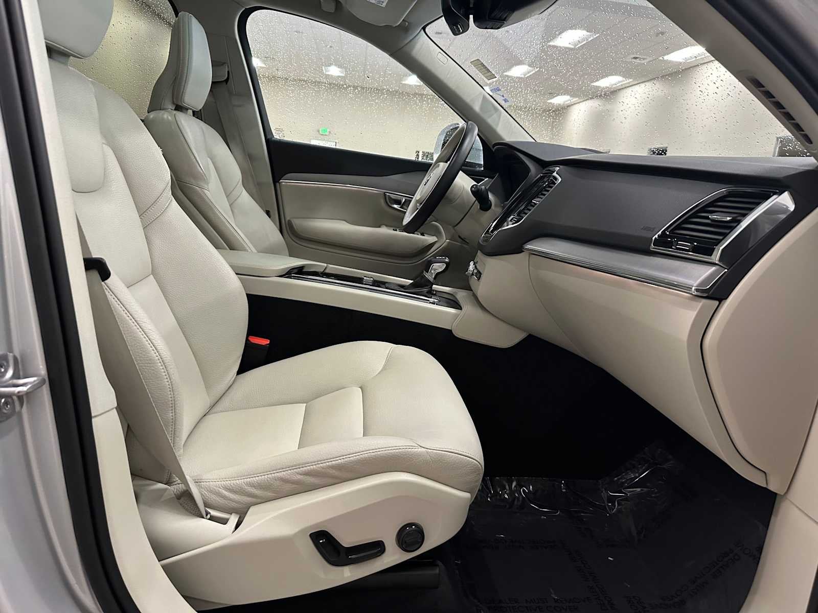 2022 Volvo XC90 Momentum