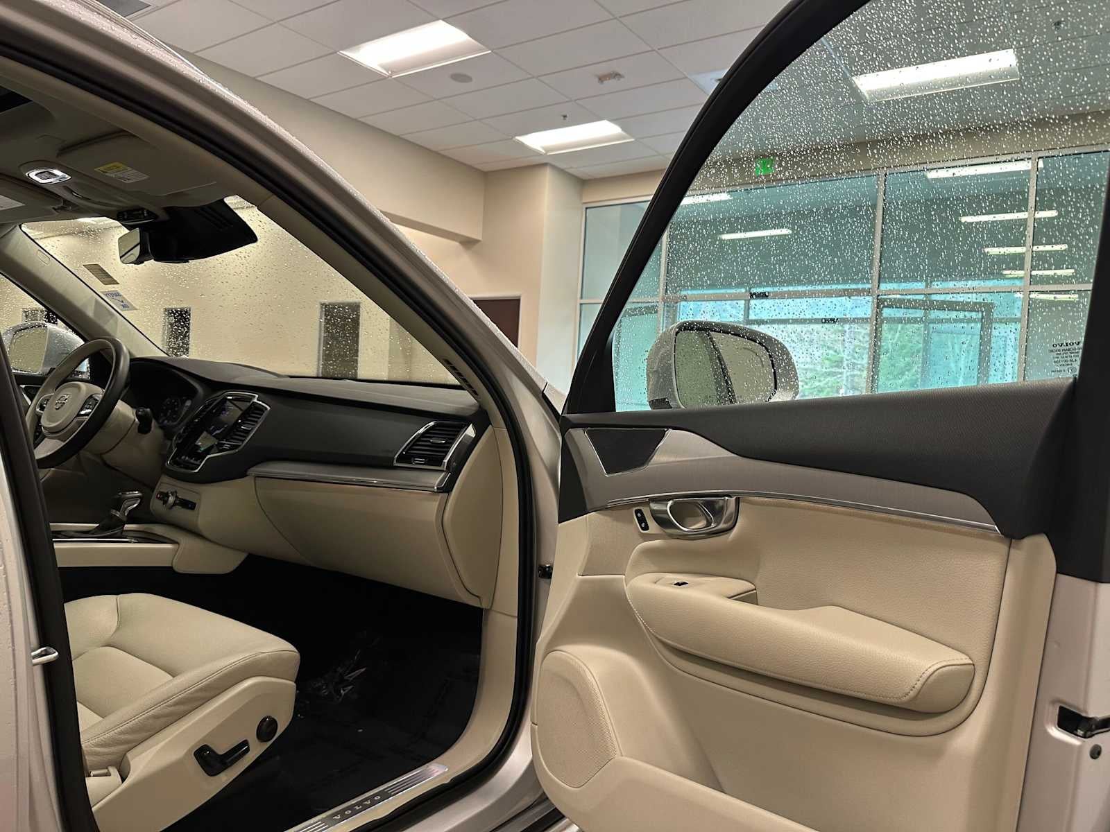 2022 Volvo XC90 Momentum