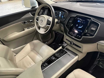 2022 Volvo XC90 Momentum