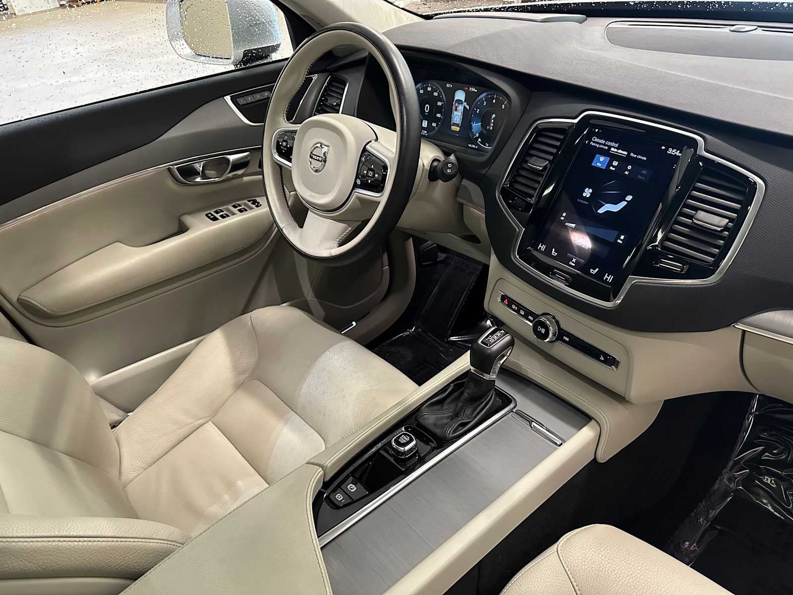 2022 Volvo XC90 Momentum