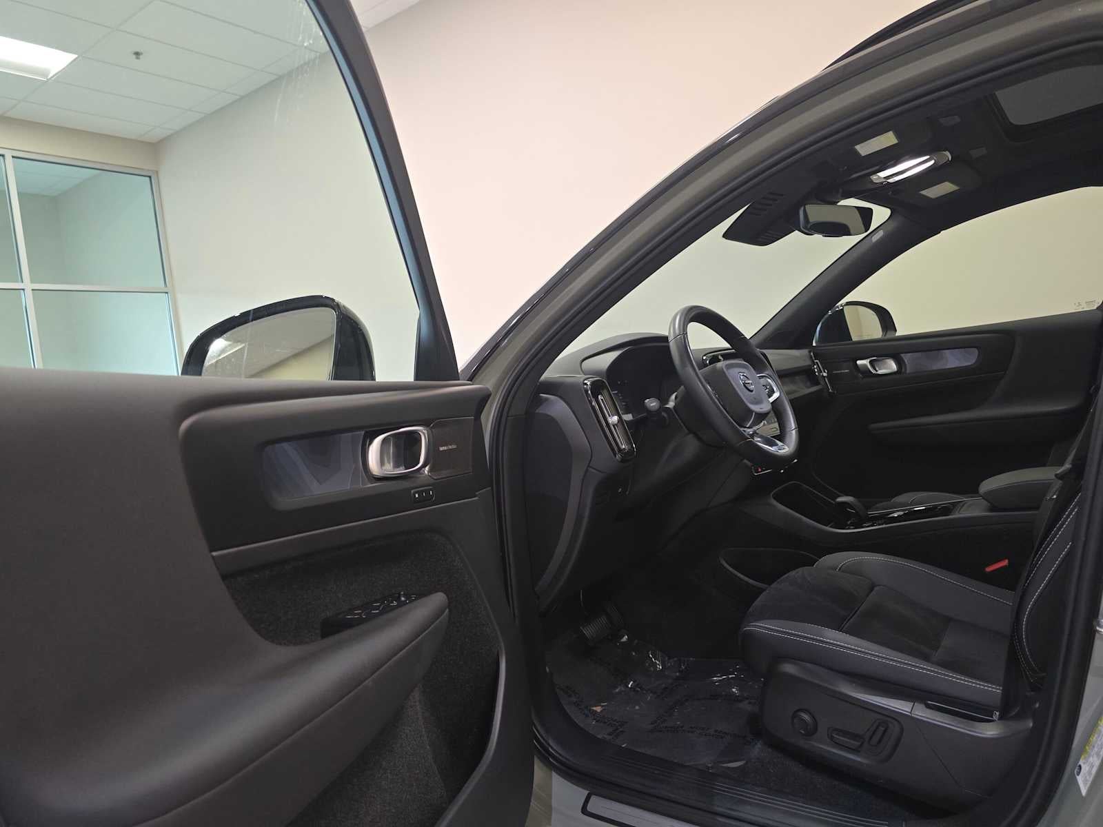 2023 Volvo XC40 Recharge Pure Electric Ultimate