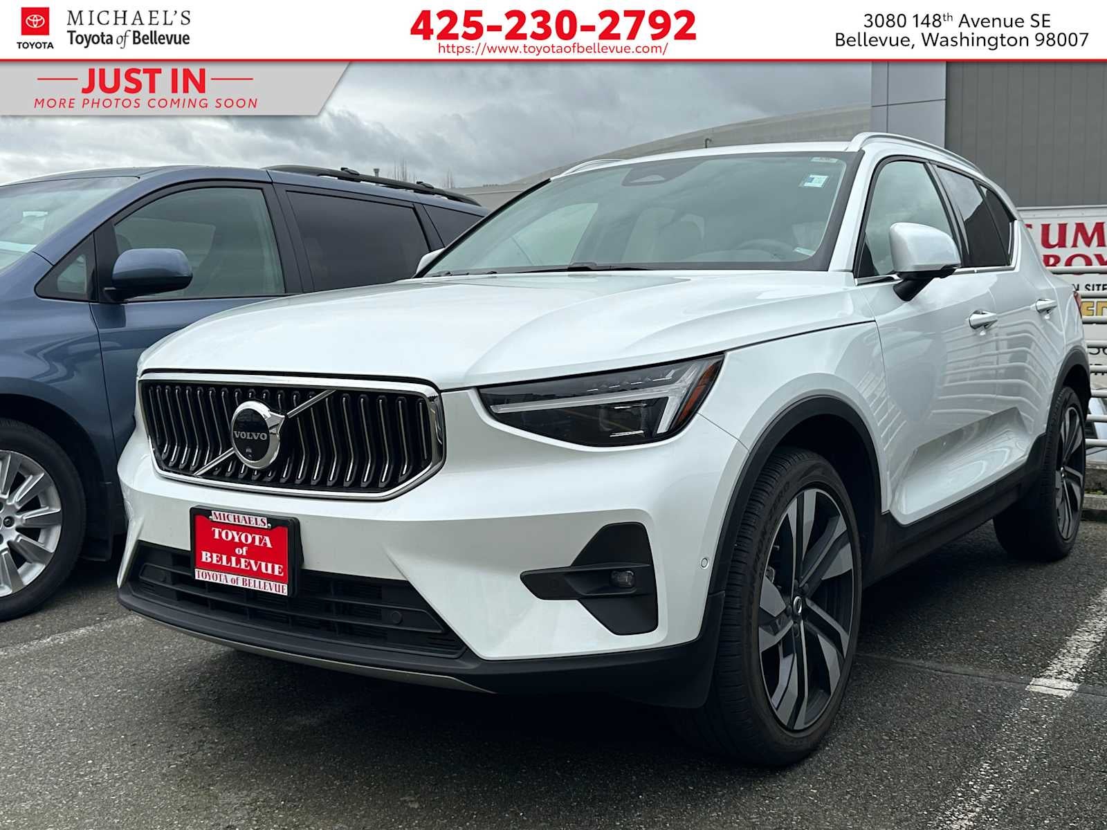 2024 Volvo XC40 Ultimate Bright Theme